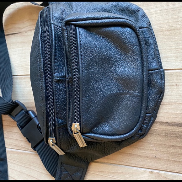 NWOT Leather Fanny Pack - Picture 2 of 4